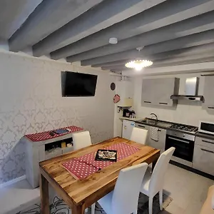 Otto House Apartment