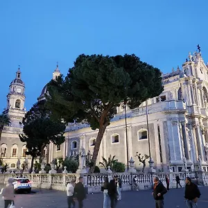trinacria-catania-95100.taorminaitalyhotels.com/